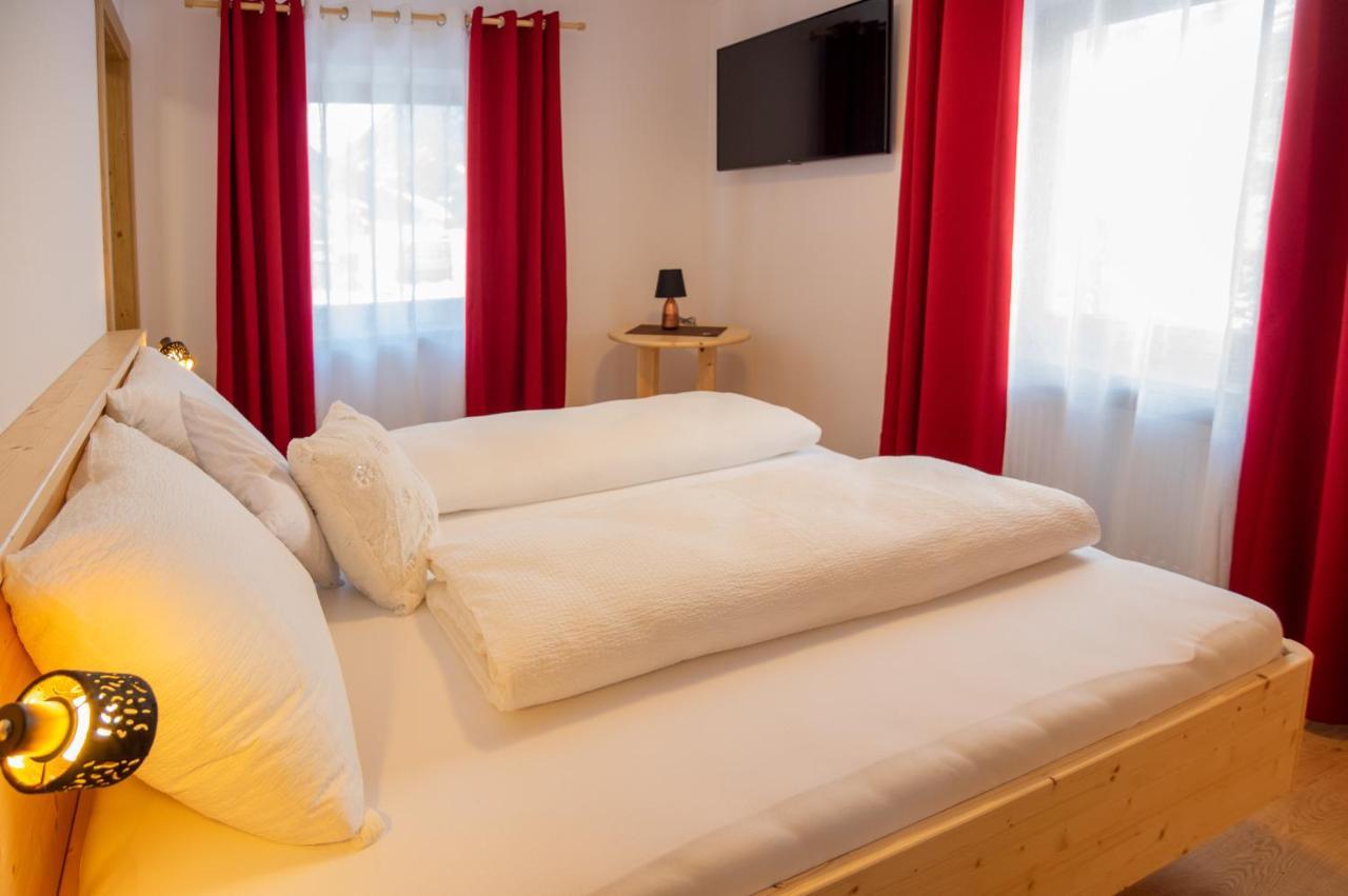Doppel-/Zweibettzimmer mit Bergblick